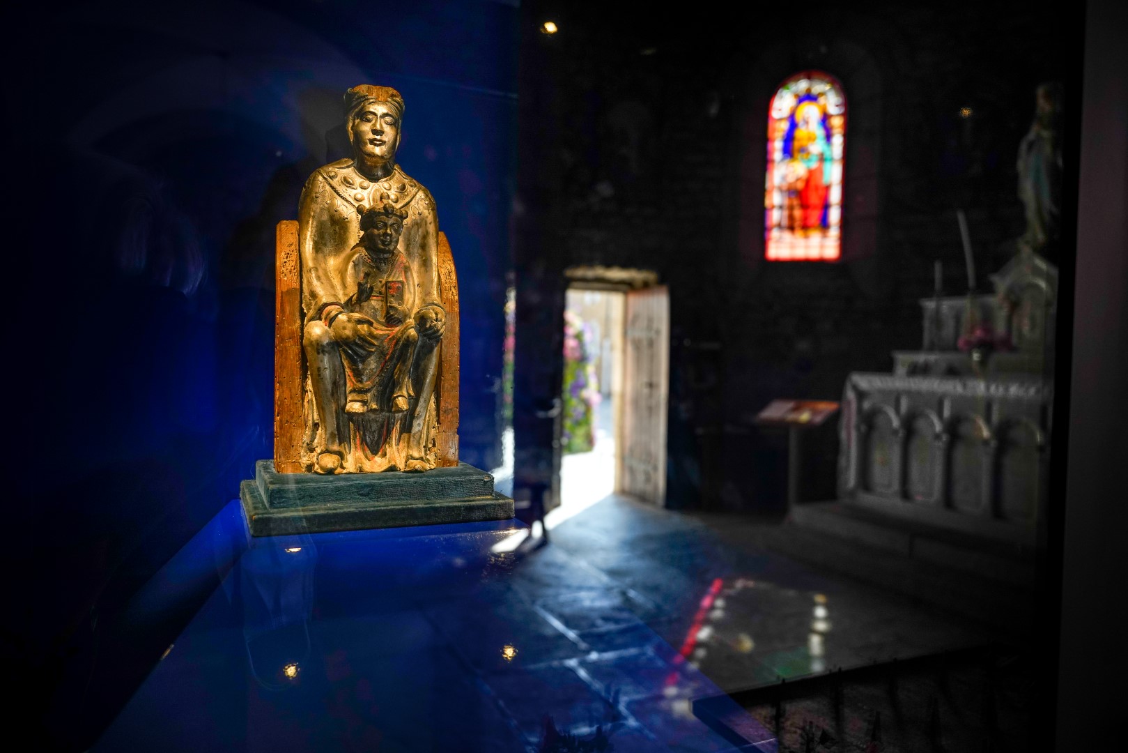 La Vierge d'Apcher est conservée à la Collégiale Saint-Hippolyte au Malzieu