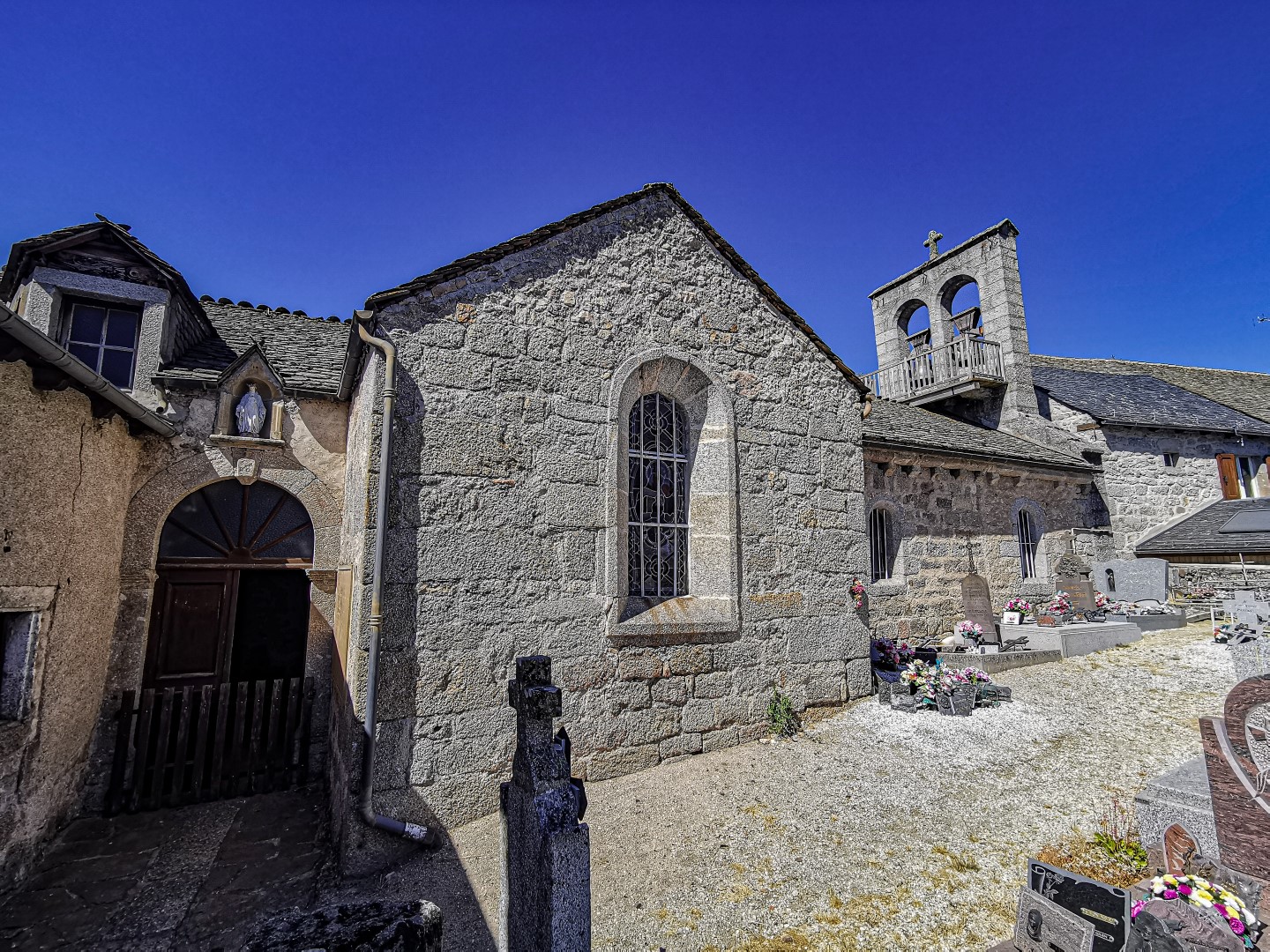 L'église des Estrets près de Fontans