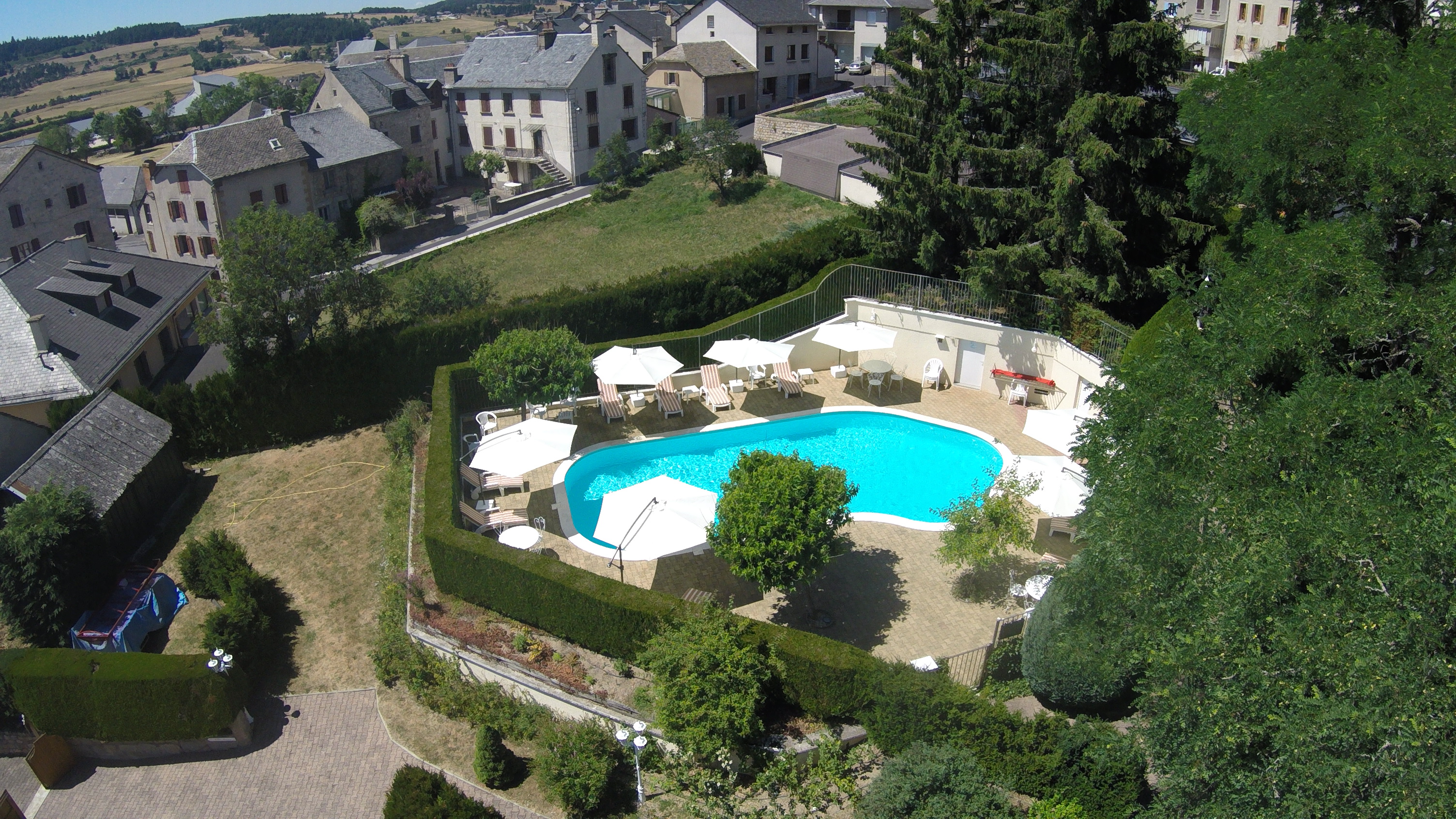 Relais Saint-Roch vue du Parc et la Piscine en drone