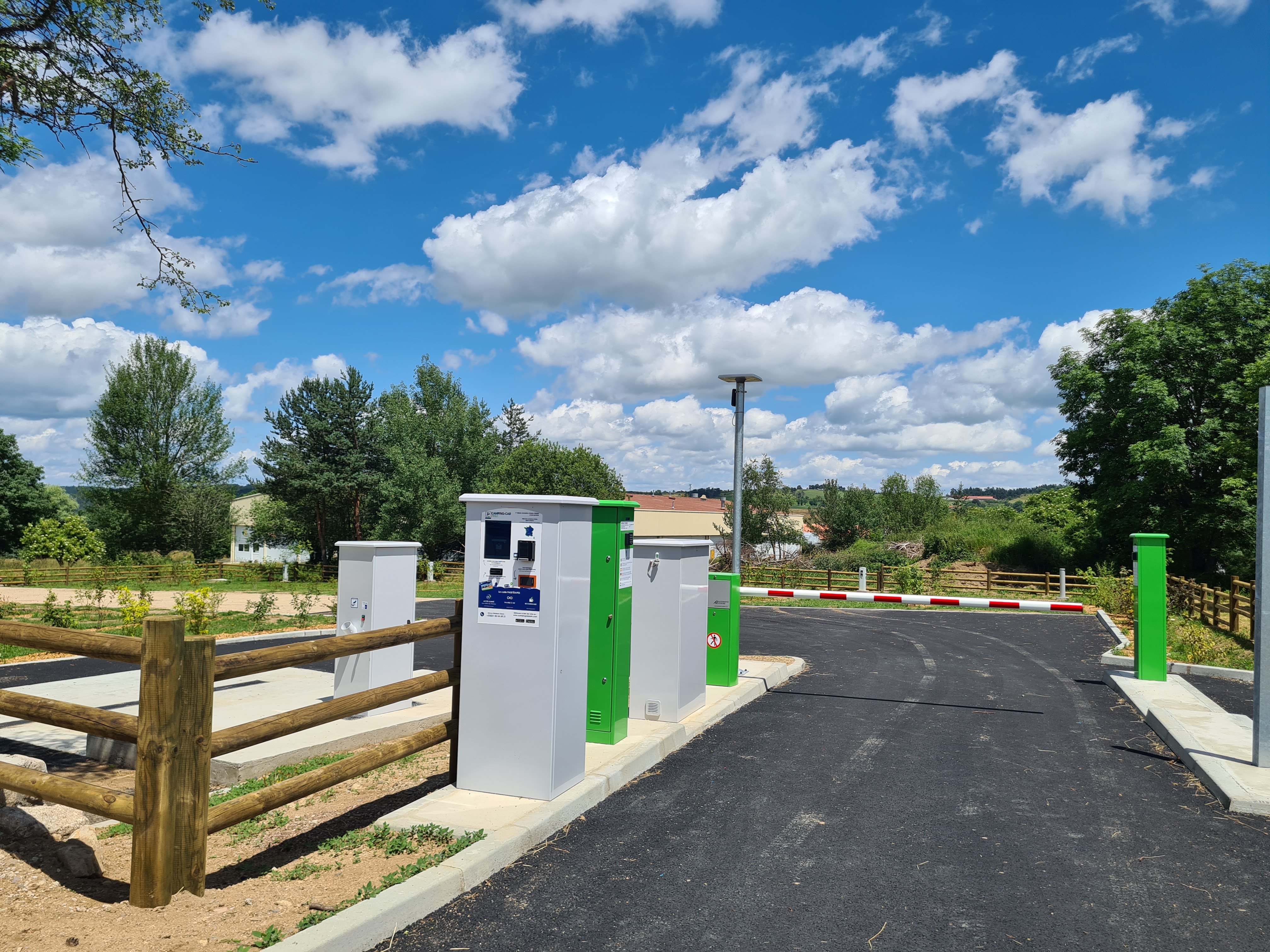 AIRE CAMPING-CAR PARK DE CHAMBON-LE-CHATEAU - photo 4