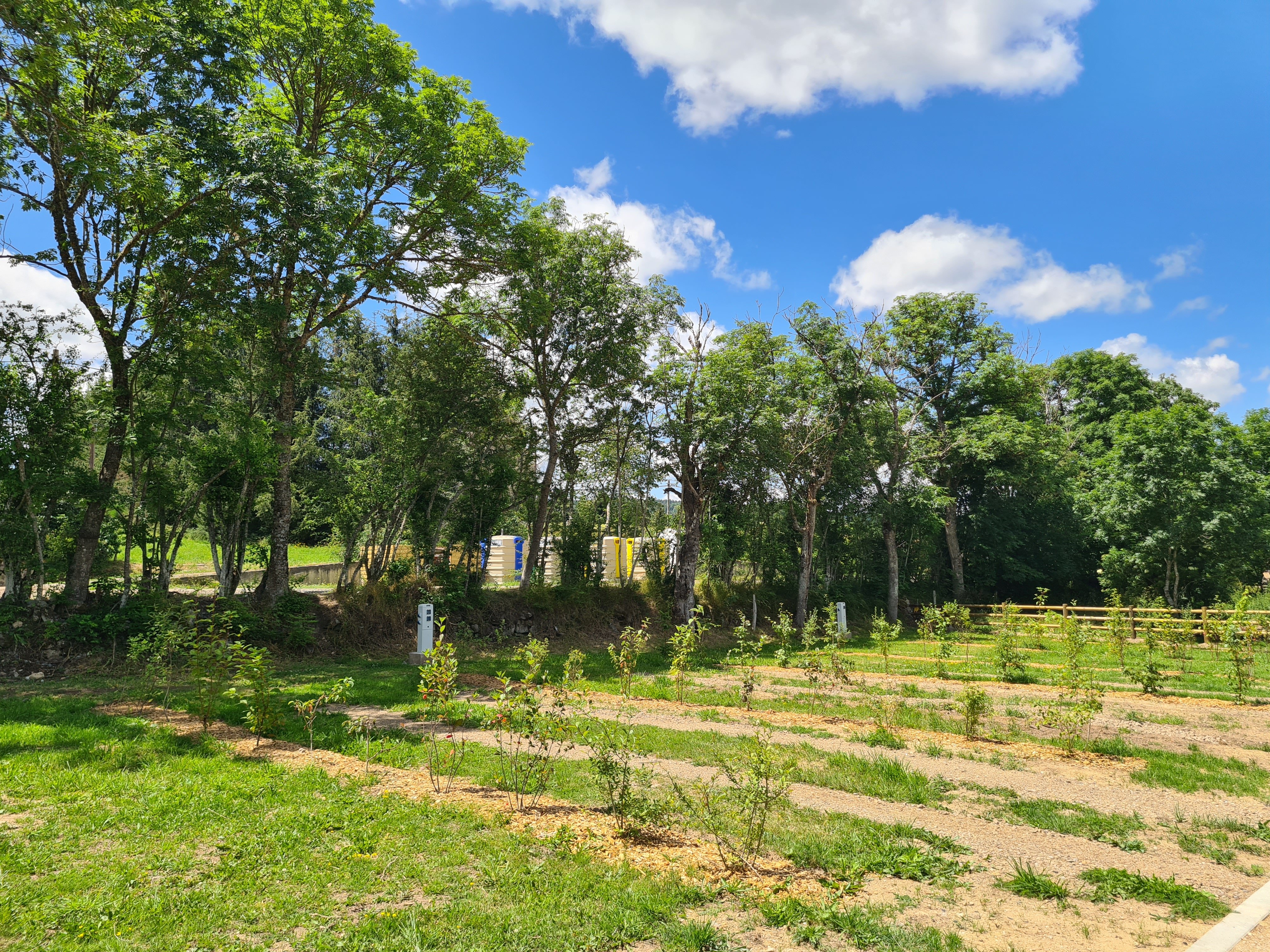 AIRE CAMPING-CAR PARK DE CHAMBON-LE-CHATEAU - photo 3
