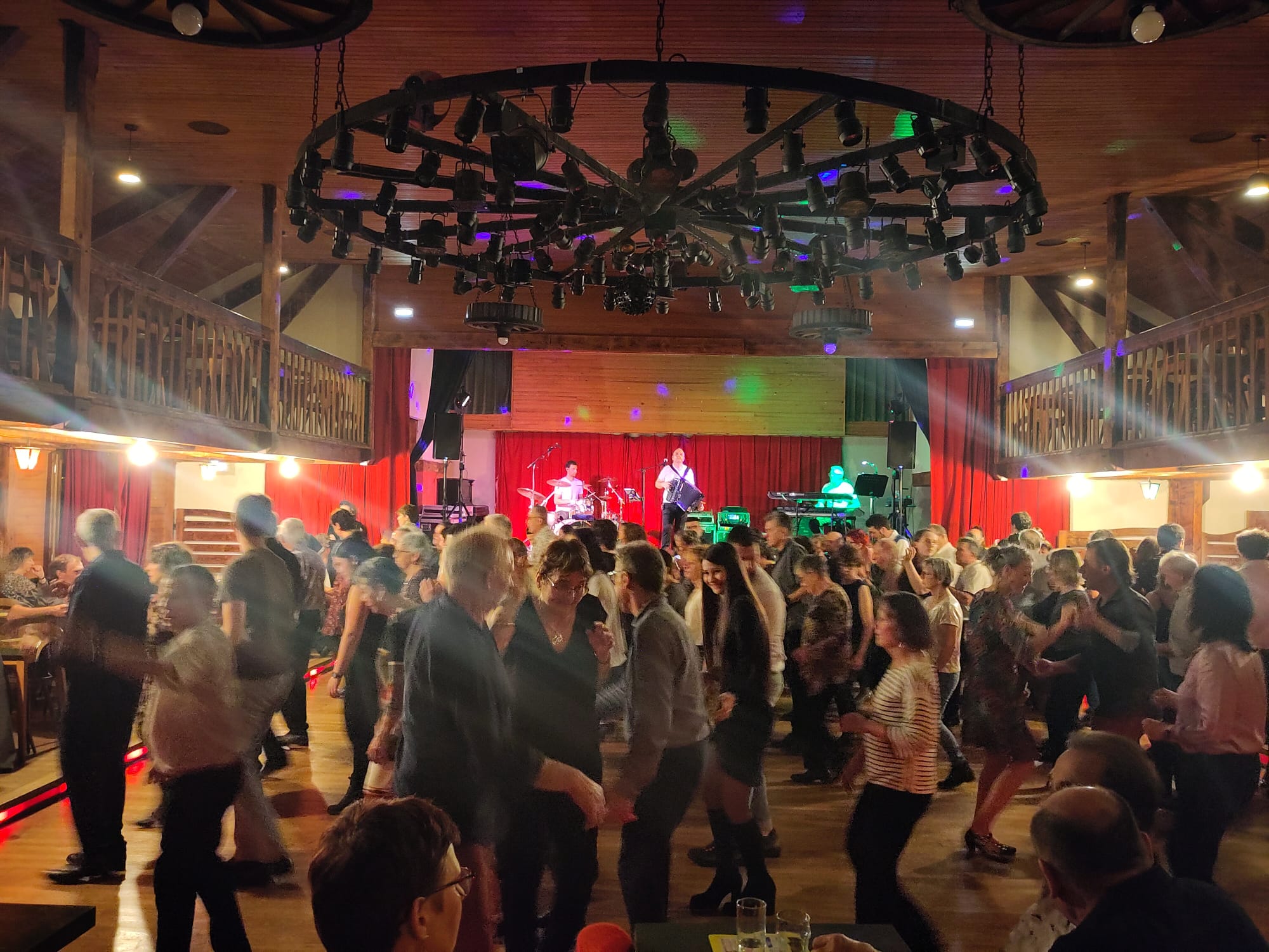 BAL À LA ROSÉE / GILLES SABY ET SON ORCHESTRE