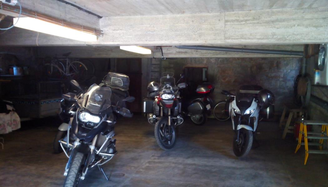 8-garage