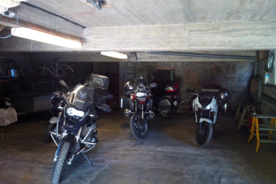 8-garage 