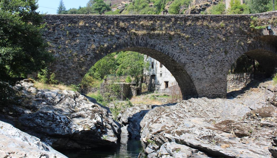 Accès rivière - Pont de Vebron
