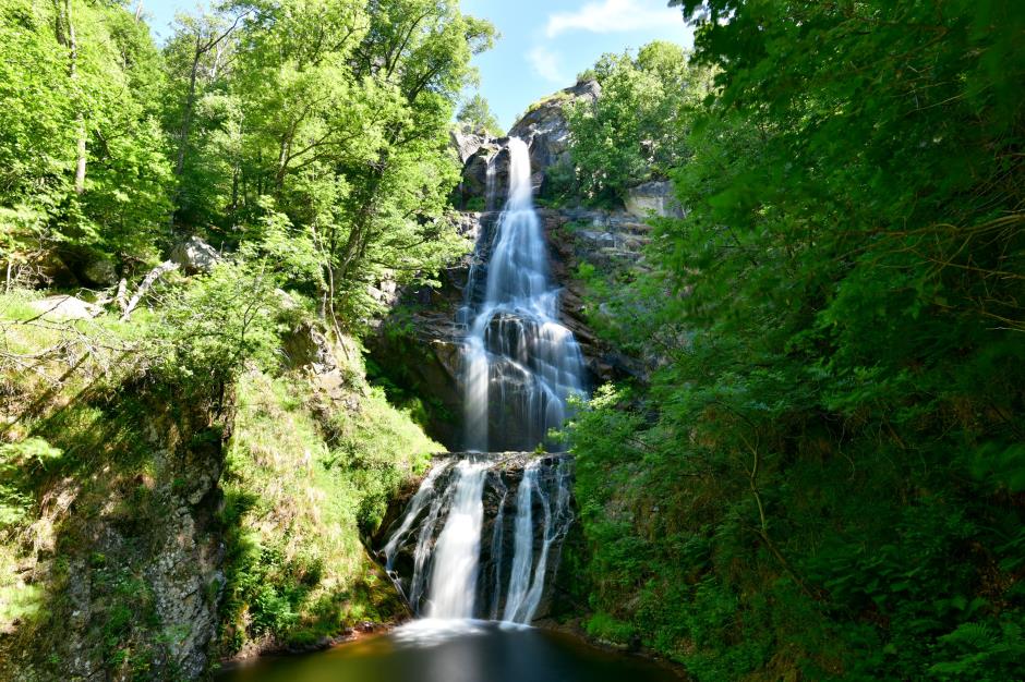 AdobeStock_513369938 - Cascade de Runes 
