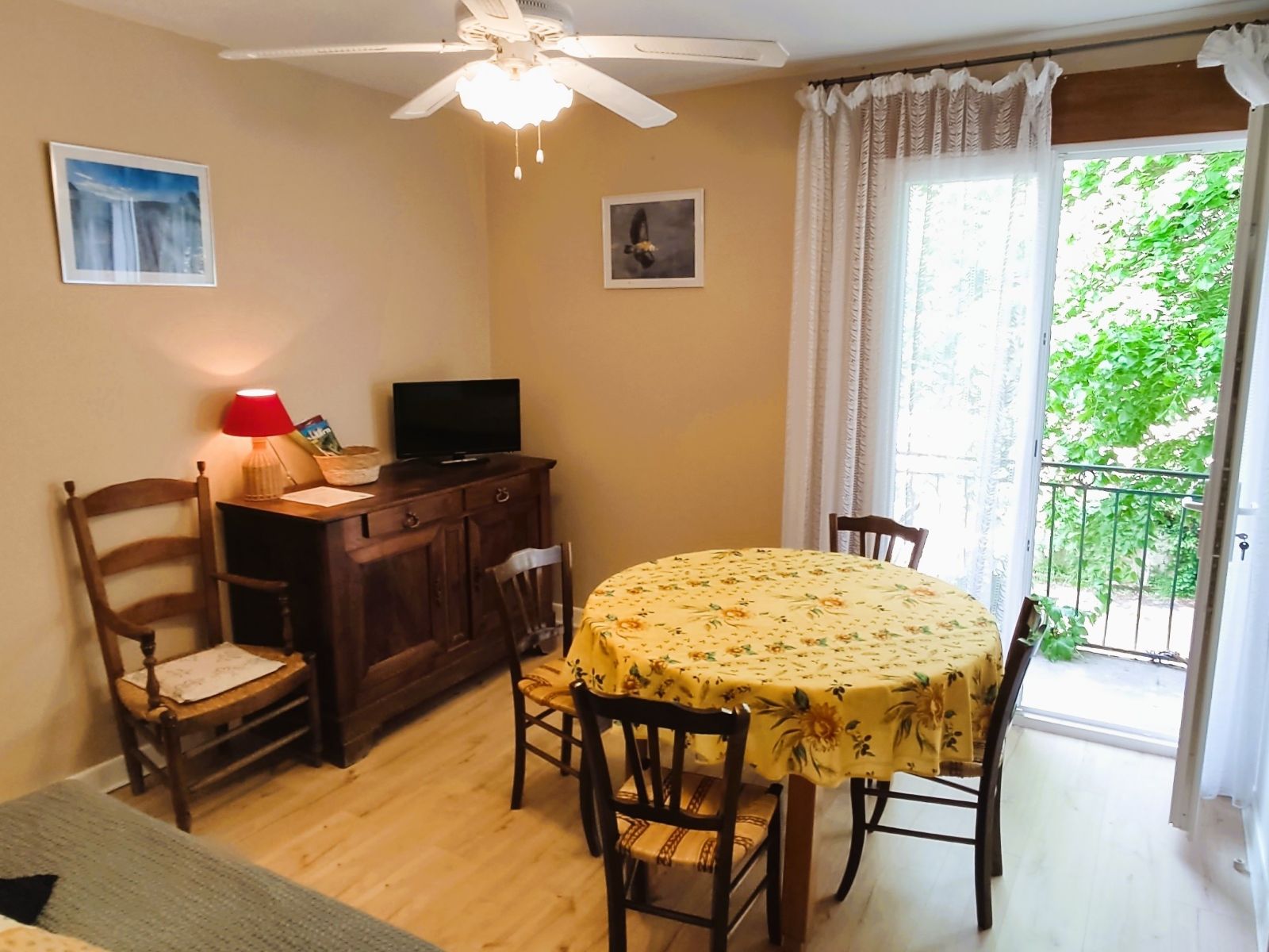 MAISON SAURY: "LE BALCON"
