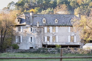 LE MANOIR DES CAMBOUS