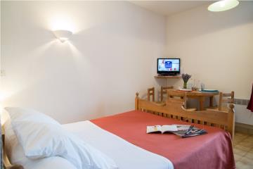 Chambre-apt-f-residence-thermale-Bagnols-les-bains