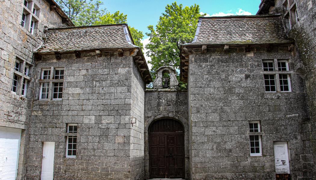 Château de la Baume - cour intérieure