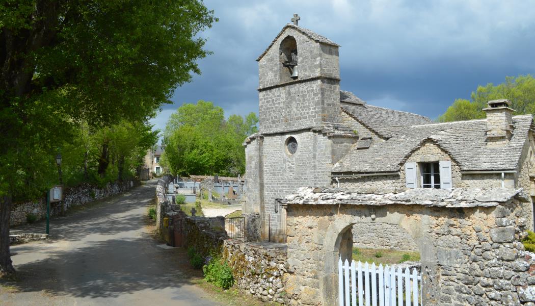 Saint-Pierre des Tripiers - Entrée du village 