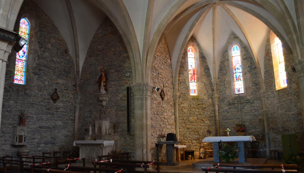 Eglise de Mas St-Chély - choeur et chapelle latérale