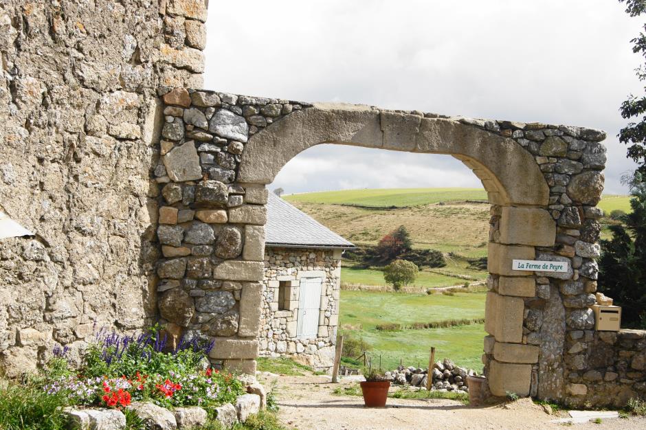 FERME DE PEYRE SAINTSAUVEURDEGINESTOUX Lozère Tourisme