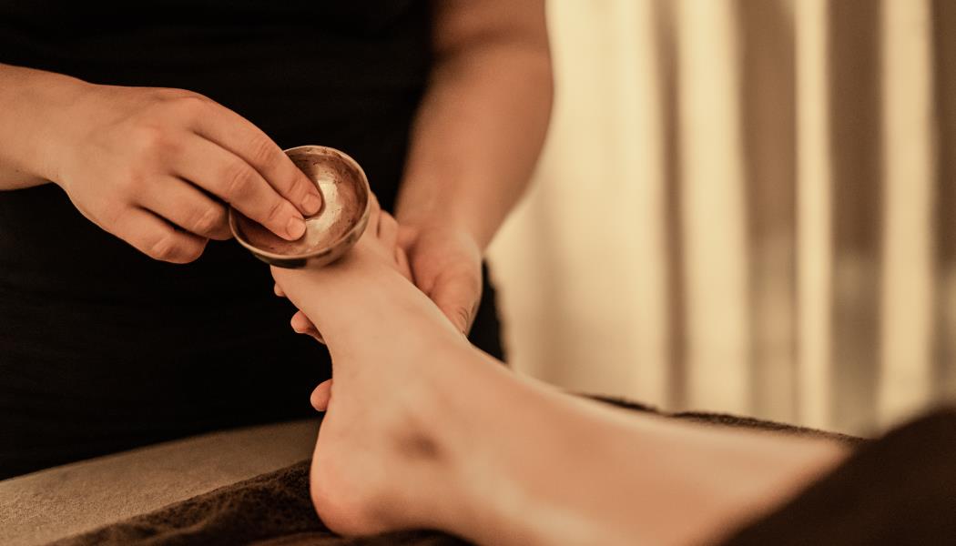 Massage Ayurvédique des pieds au bol Kansu