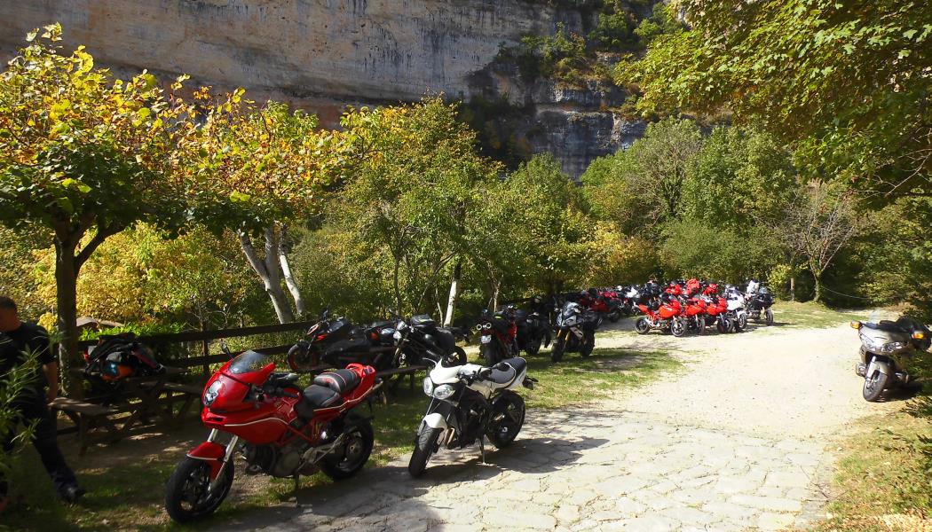 Accueille moto parking accueille des groupes gorges du tarn