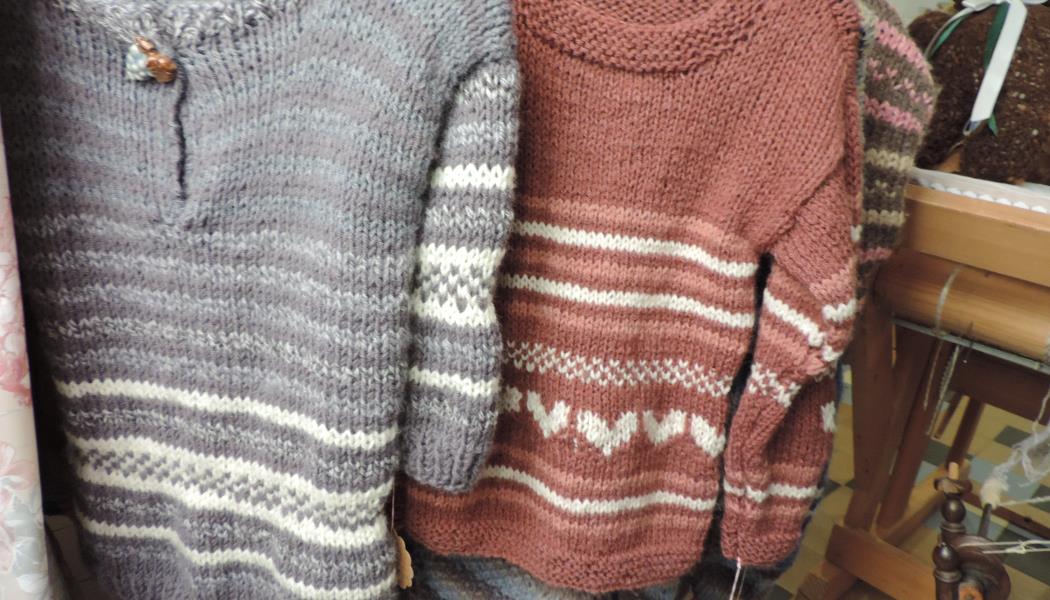 Des pulls en pure laine tricotés par Myriam