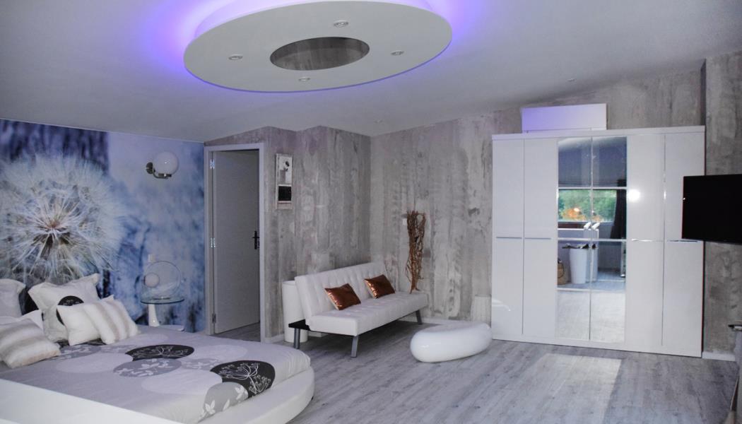 Master suite de 45 m² avec lit rond 180 miroir à led et terrasse panoramique
