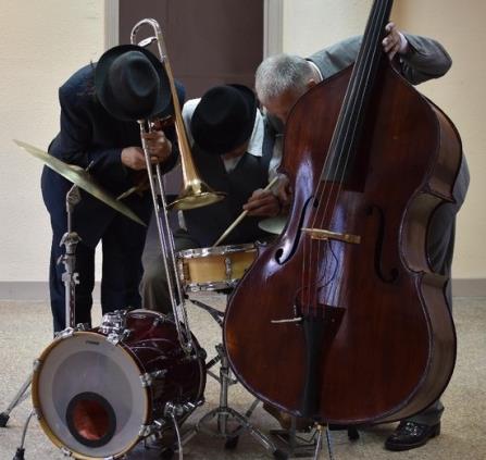 Garden Swing trio..