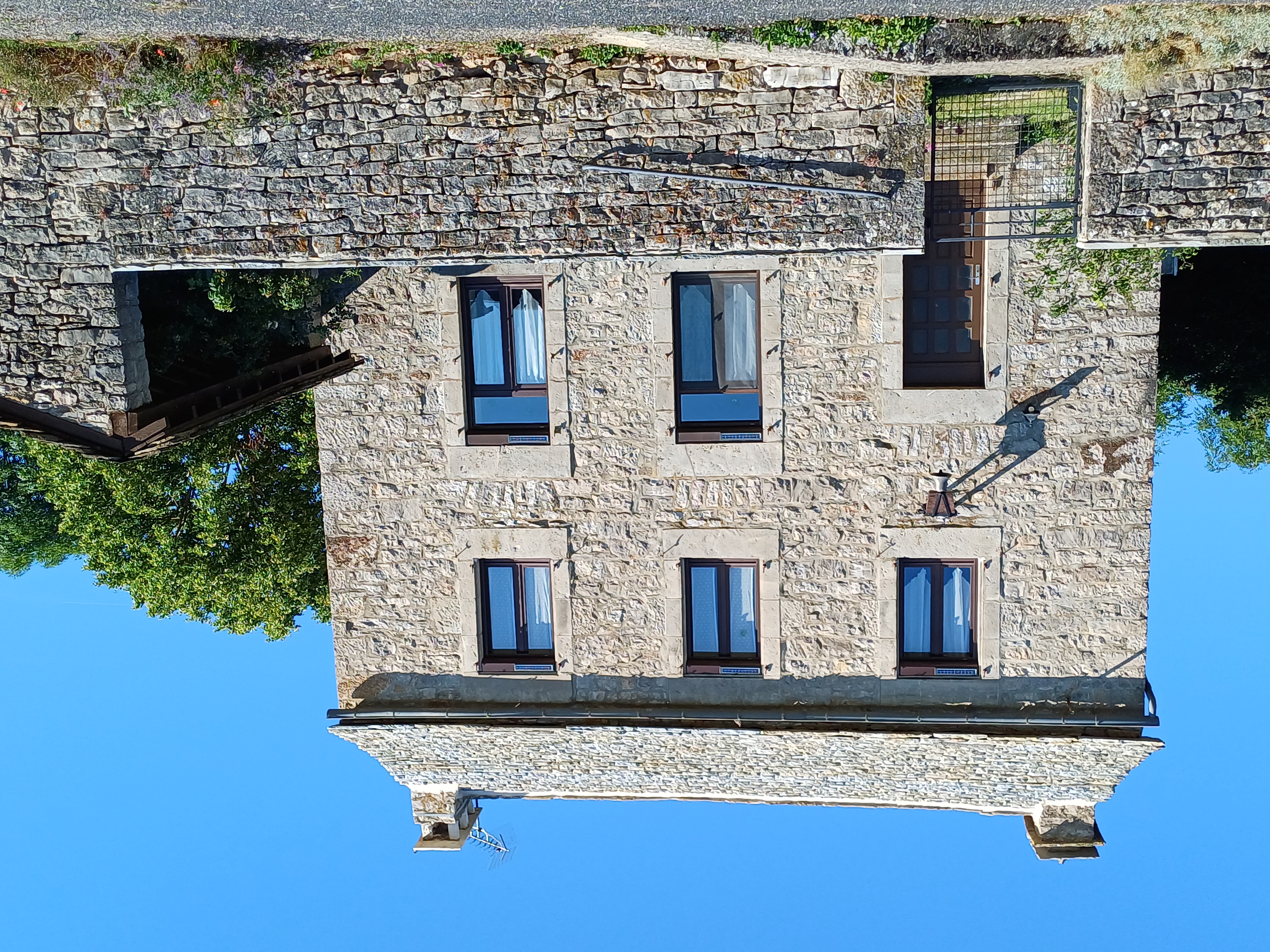 GÎTE LES LILAS DU SAUVETERRE
