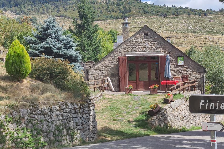 Gite facçade Ouest avec route 