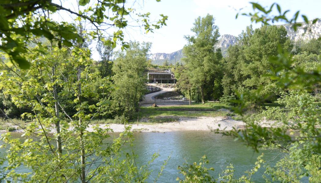 Gite Emeraude Design & Nature - Villa au bord de l'eau dans les Gorges du Tarn