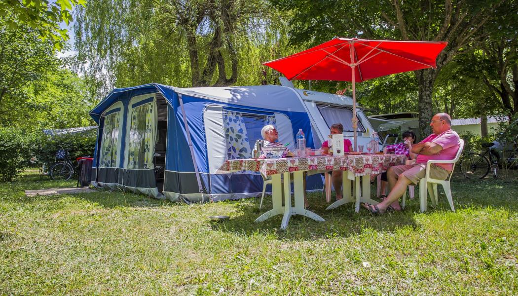 Camping les 2 Vallées en Aveyron - emplacements tente caravane