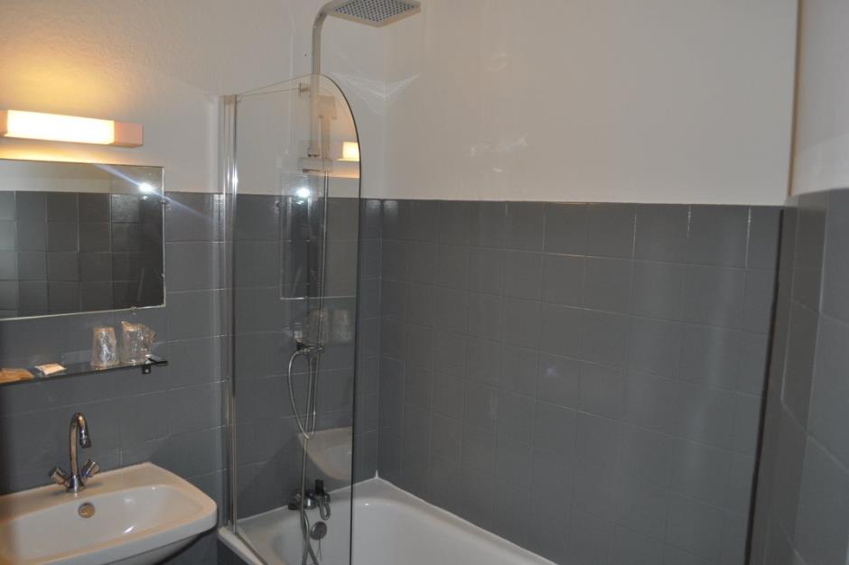 Hôtel Le Languedoc - chambre double bain1 