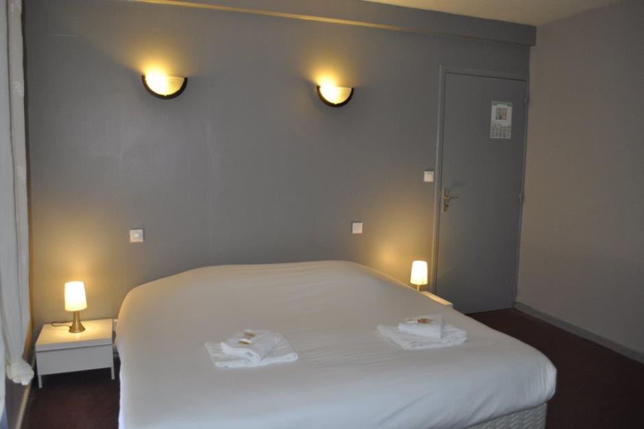 Hôtel Le Languedoc - chambre lit jumeau 