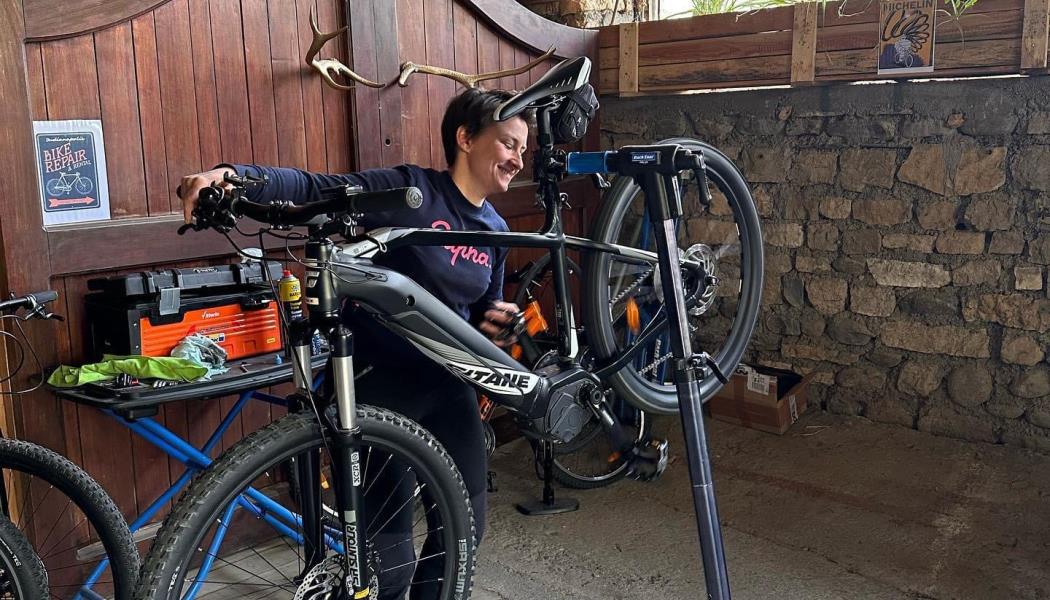 Entretien des vélos par une mécanicienne professionnelle Vélofélie