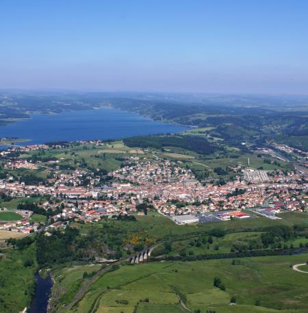 Vue aérienne Langogne et le Lac de Naussac