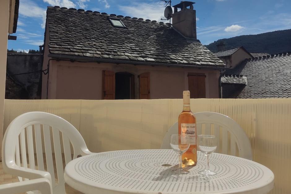 Location appartement avec terrasse Ispagnac T1 
