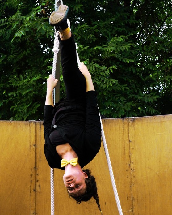 SPECTACLE À LA ROSÉE / 