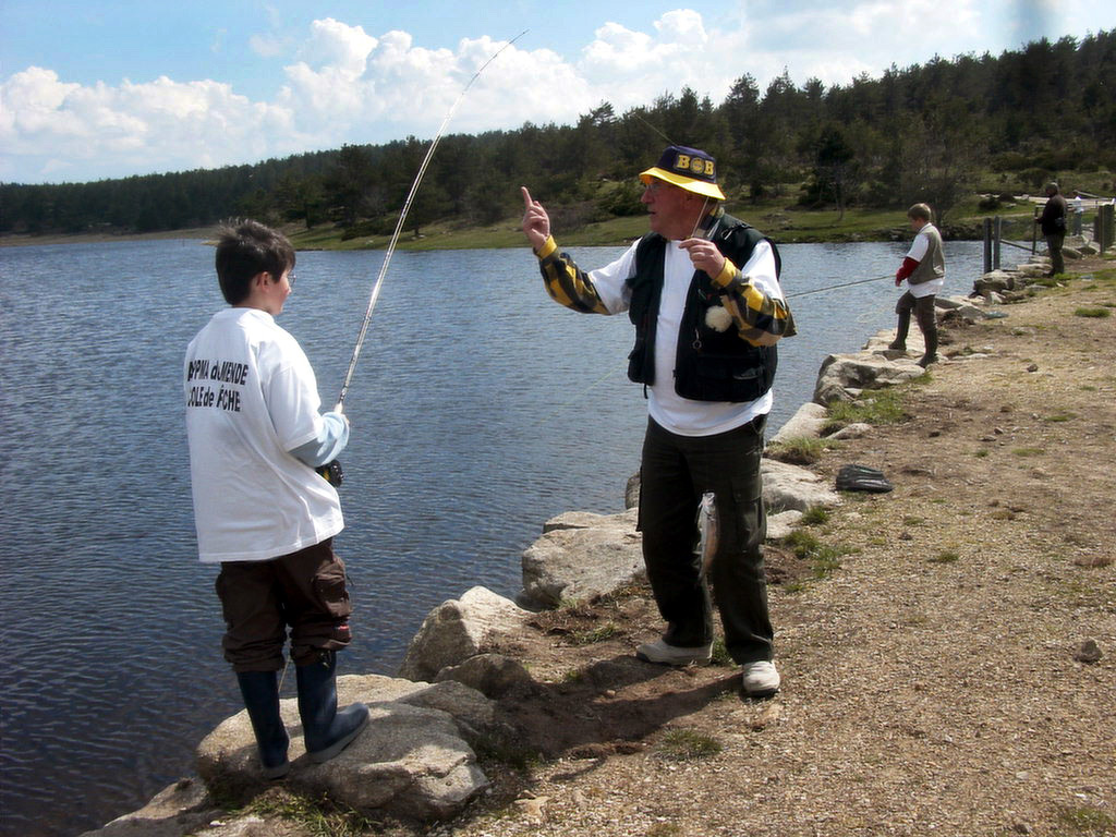 INITIATION À LA PÊCHE À LA MOUCHE POUR LES ENFANTS