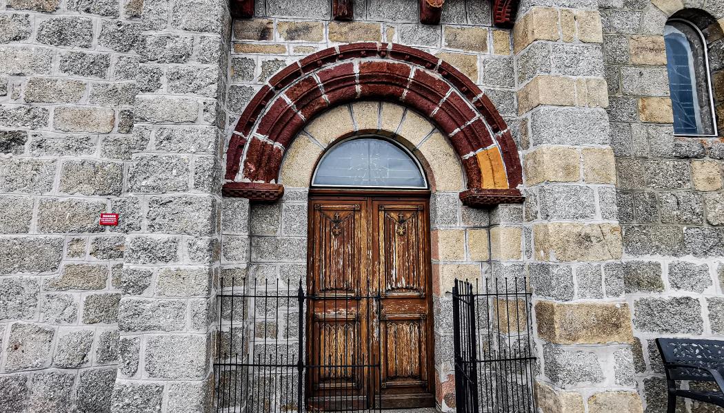 Église Recoules Aubrac - portail sud