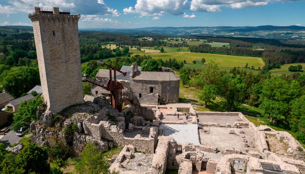 AU PAYS DE LA BETE DU GEVAUDAN SAINTCHELYD'APCHER AU PAYS DE LA BETE DU GEVAUDAN SAINTCHELYD'APCHER