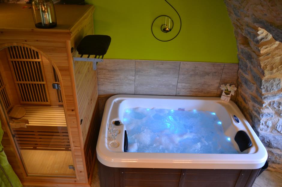 Soleilo_bnb_gite_spa_loft-chambredhote_chambre_avec_spa_jacuzzi_gorgesdutarn_aveyron_lozere_DSC_0247 