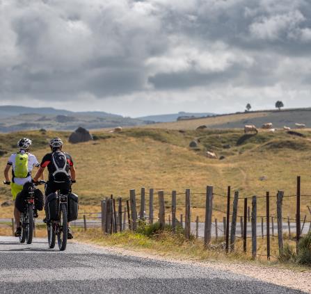 Velo pont de Bouquaincan (2)-© B. Colomb - Lozère Sauvage pour PACT Aubrac