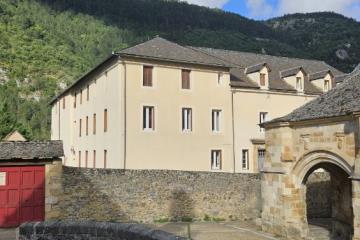 Vue du village couvent de Quézac