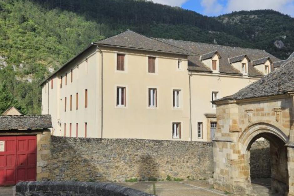 Vue du village couvent de Quézac 