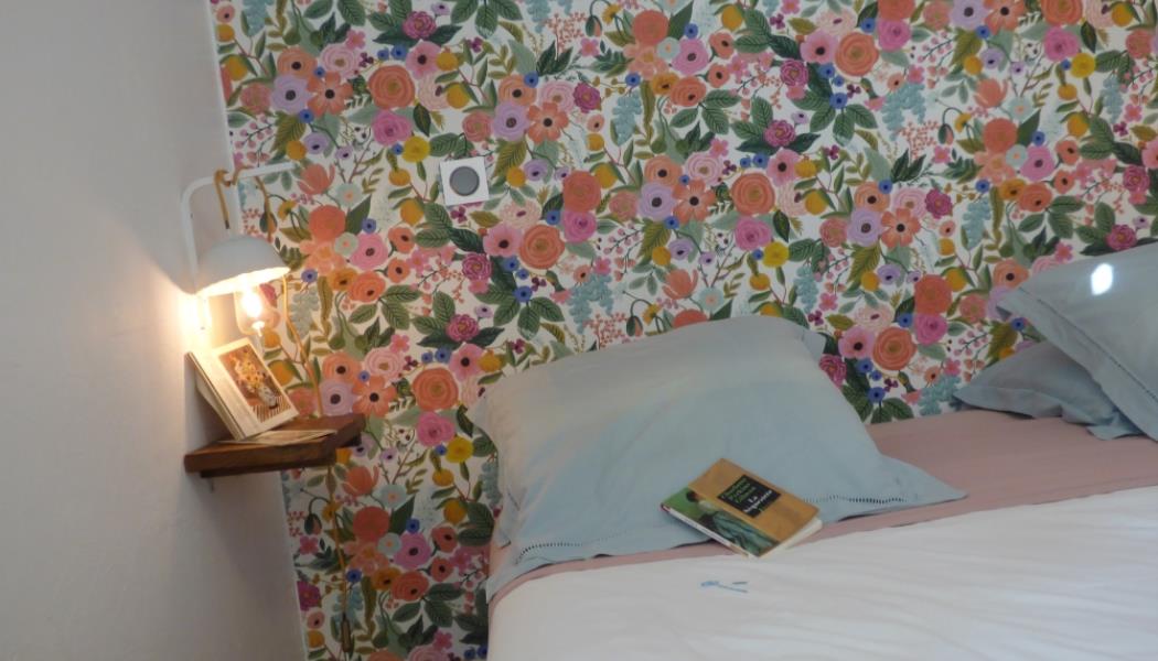 amandine  détail chambres d hotes location gite gorges du tarn papier peint fleurs