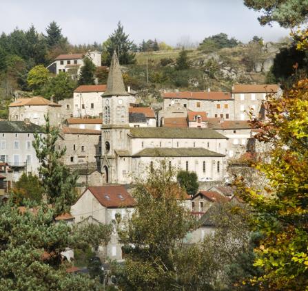 Auroux avec vue sur l'église
