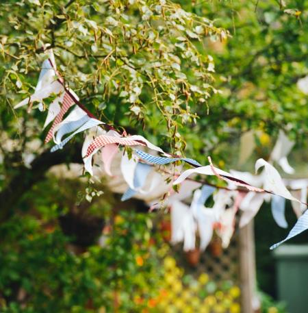 fete drapeaux jardin