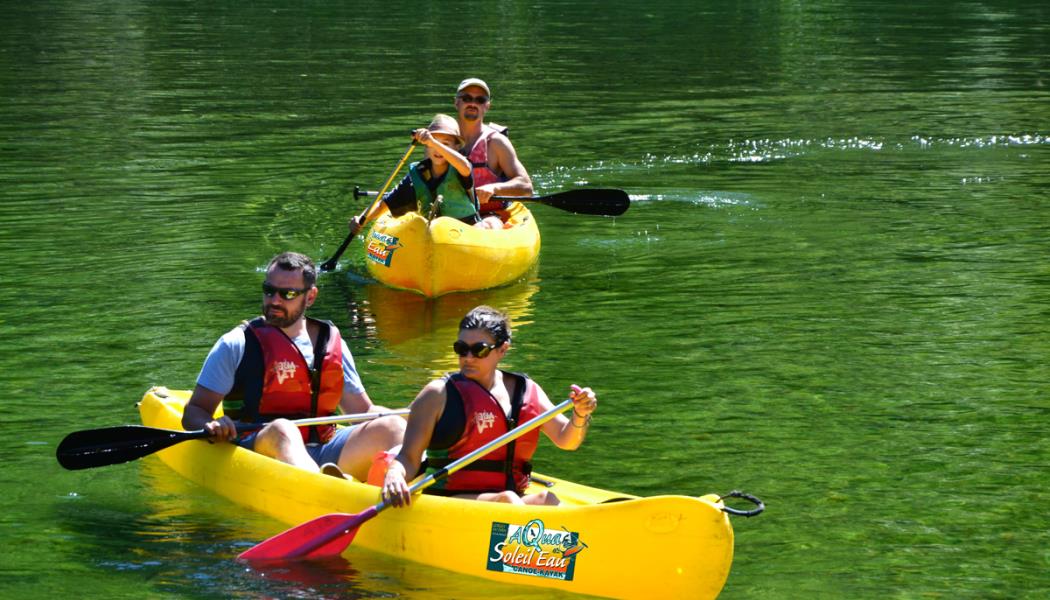 balade entre amis en canoe dans les Gorges du Tarn