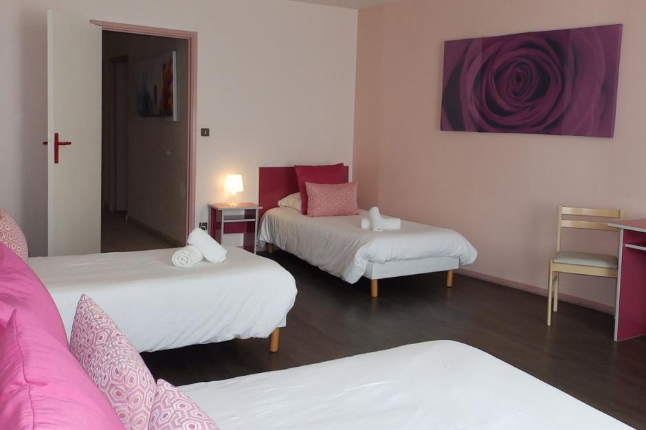chambre-3-personnes-hotel-le-sully-meyrueis-2 