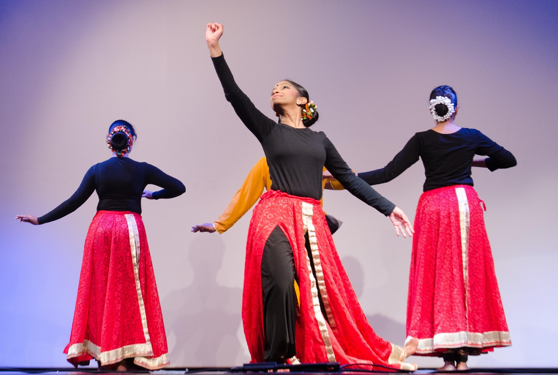 STAGE DE DANSE INDIENNE (ADOS ET ADULTES) — visuel événement