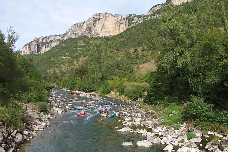 le canoë activité a faire dans les gorges du Tarn 