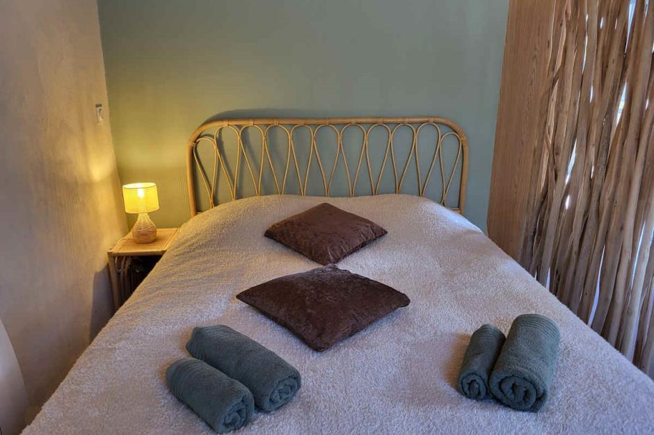 lit-double-gite-2-personnes-cevennes 