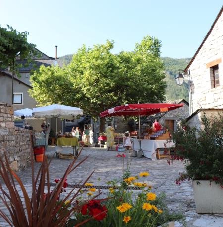 marché estival de Montbrun