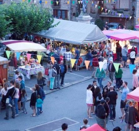 Marché nocturne à Banassac