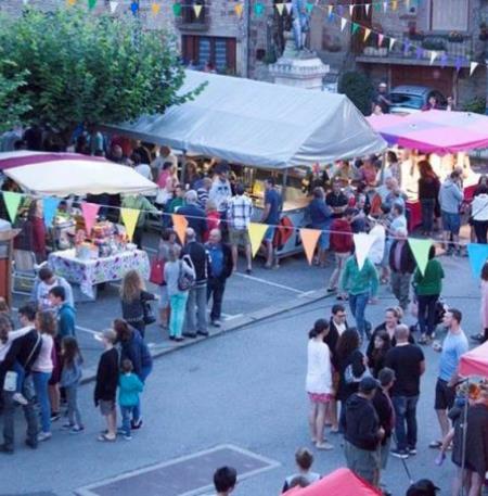 Marché nocturne à Banassac